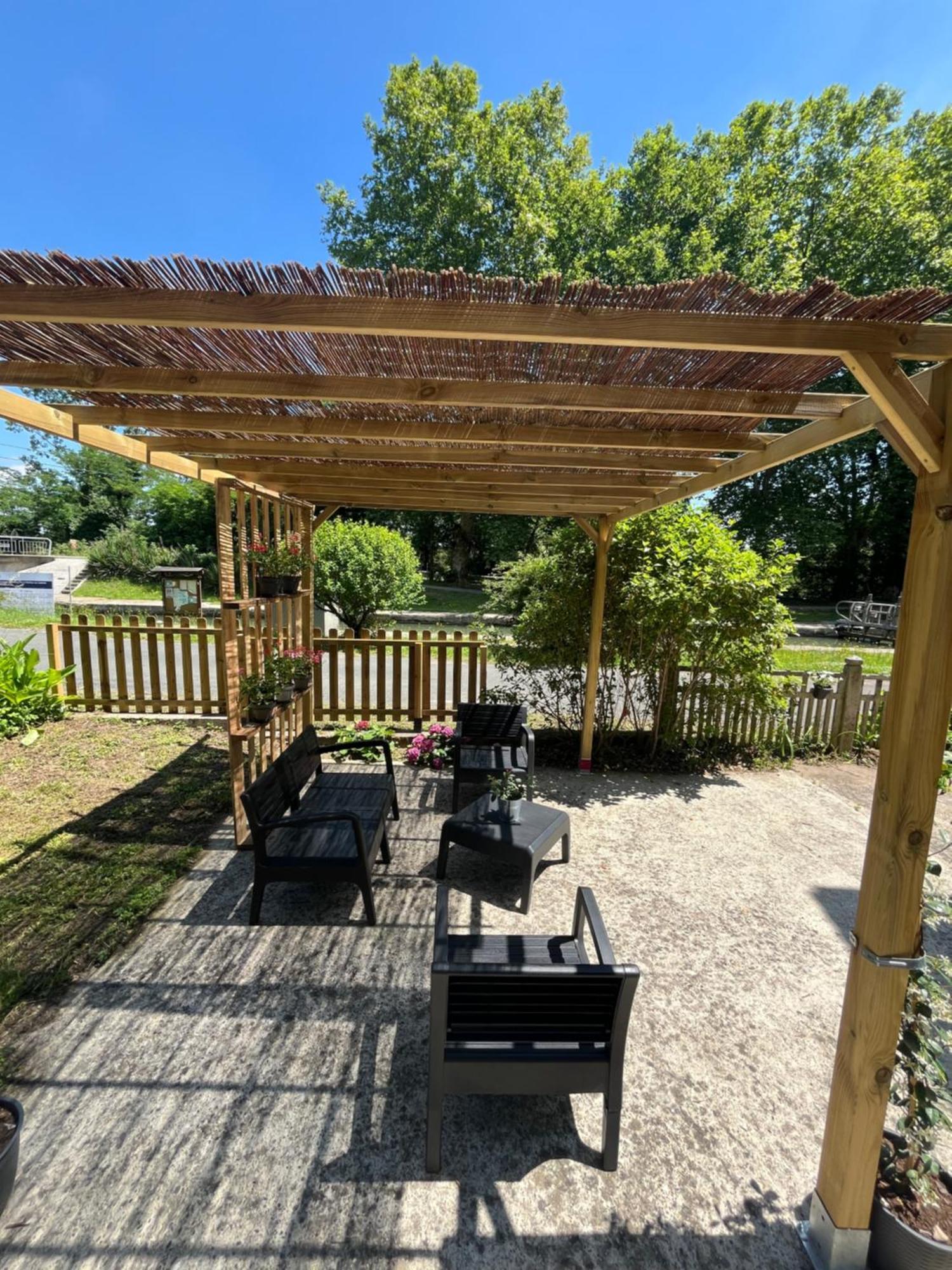 Gite Le Coup De Pompe Ecluse 47 Meilhan-sur-Garonne Buitenkant foto